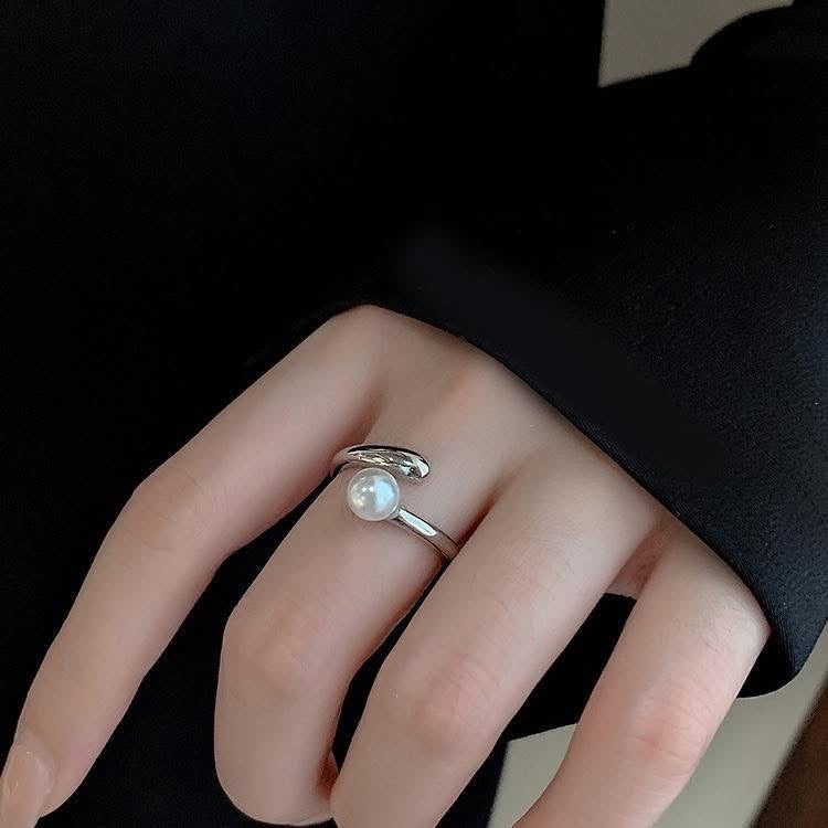 Silver pearl ring