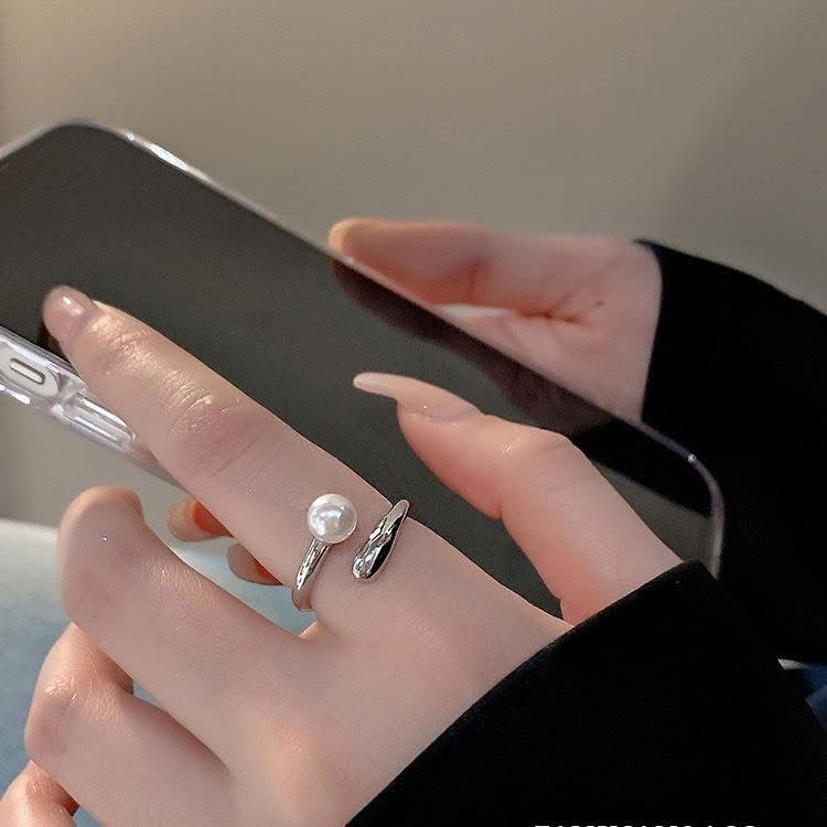 Silver pearl ring
